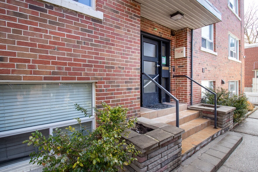 2709 Lake Shore Dr, Toronto, ON for sale - Building Photo - Image 3 of 39