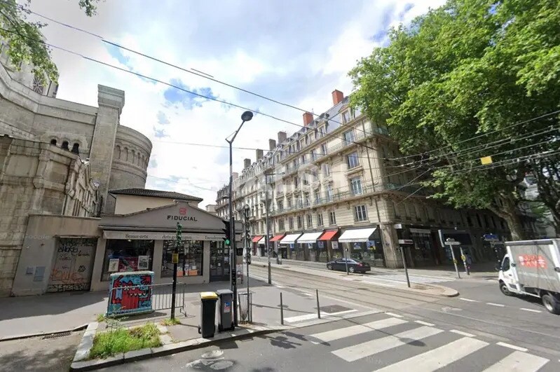 Commerce de détail dans Lyon à louer - Photo du bâtiment - Image 2 de 3