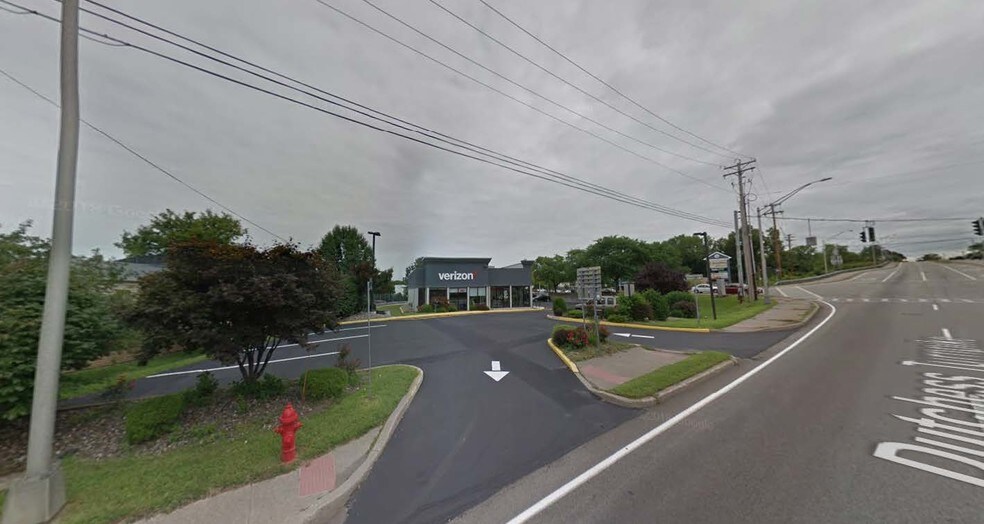 661 Dutchess Tpke, Poughkeepsie, NY à louer - Photo du bâtiment - Image 2 de 4