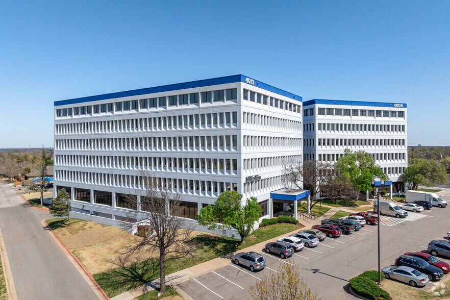 4013 NW Expressway, Oklahoma City, OK à louer - Photo du bâtiment - Image 1 de 1