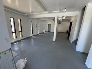3585 N Del Sol, Palm Springs, CA for lease Interior Photo- Image 2 of 9
