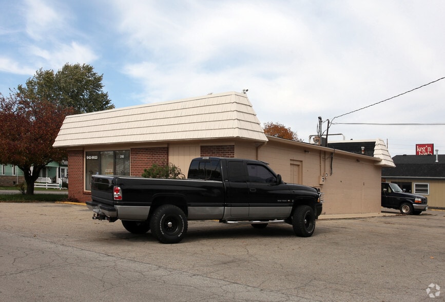 2100 Broadway, Anderson, IN for sale - Building Photo - Image 3 of 28
