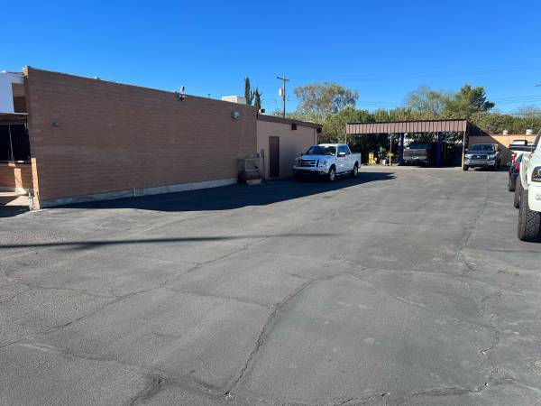 1802 S Craycroft Rd, Tucson, AZ à louer - Photo du bâtiment - Image 2 de 17