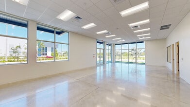 NW 107th Ave, Doral, FL à louer Numérisation 3D de Matterport- Image 1 de 8