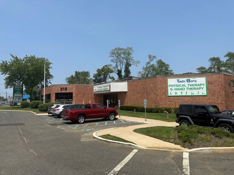 315 Rt 35, Red Bank, NJ à louer - Photo du bâtiment - Image 2 de 16