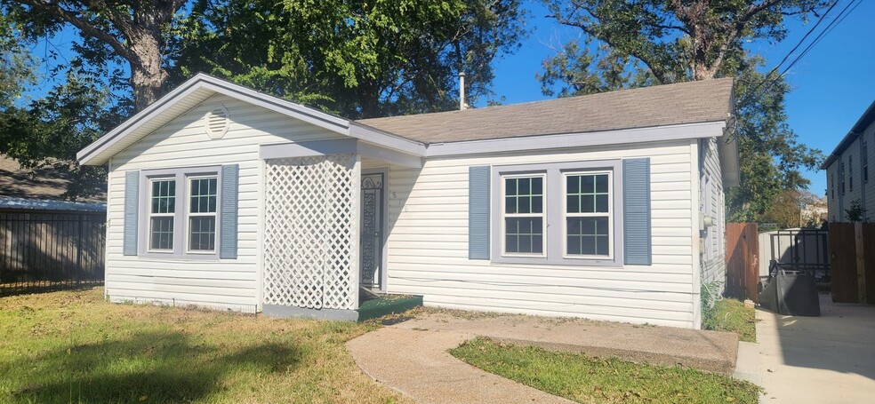 818 Thornton Rd, Houston, TX à louer - Photo du bâtiment - Image 3 de 3