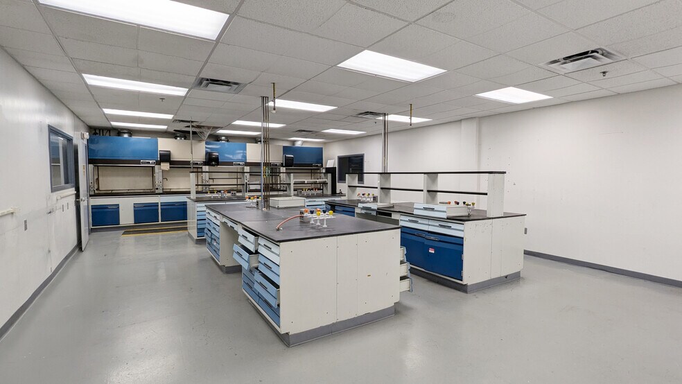 109 Corporate Ct, South Plainfield, NJ à louer - Photo intérieure - Image 3 de 6