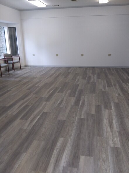 11354-11406 Pleasant Valley Rd, Penn Valley, CA à louer - Photo intérieure - Image 2 de 9