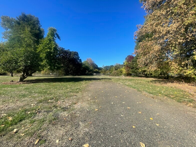 200 N Gun Club Rd, Independence, OR for sale - Building Photo - Image 2 of 5