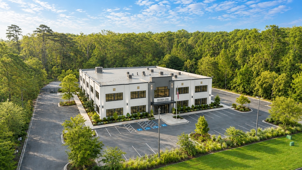 8 Southern Oaks Ct, Savannah, GA for sale - Building Photo - Image 2 of 16