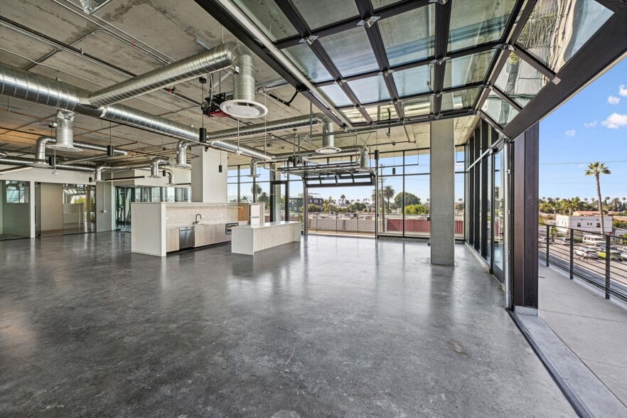 2922 Crenshaw Blvd, Los Angeles, CA for lease - Building Photo - Image 3 of 28