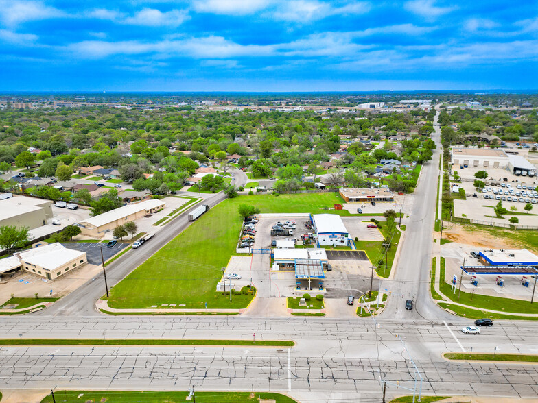 901 Marlene Drive, Euless, TX à vendre - Photo du bâtiment - Image 3 de 6