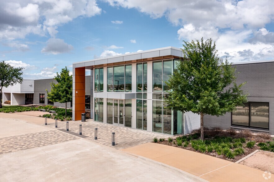 6600 Chase Oaks Blvd, Plano, TX à louer - Photo du bâtiment - Image 2 de 17