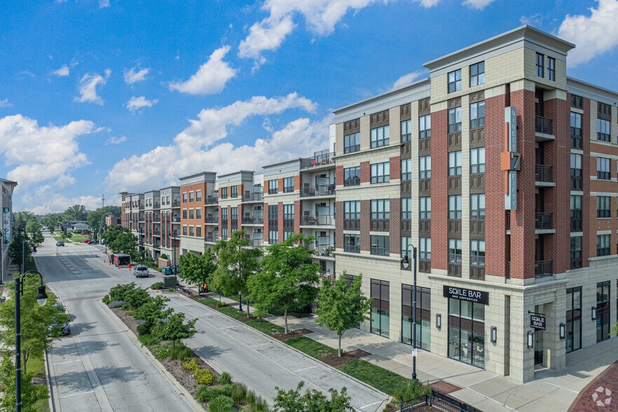 9750 Crescent Park Cir, Orland Park, IL for lease - Primary Photo - Image 1 of 21