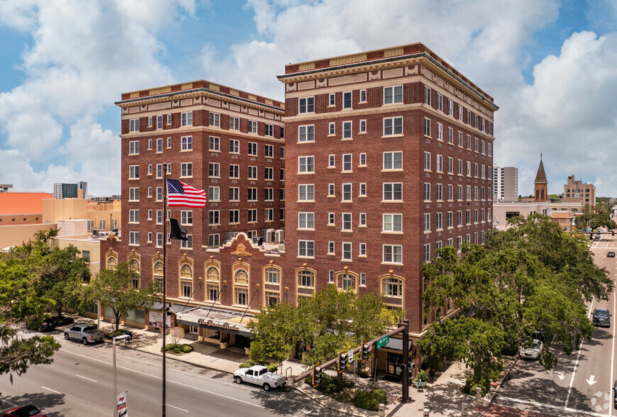 411-415 1st Ave N, Saint Petersburg, FL for lease - Building Photo - Image 1 of 9