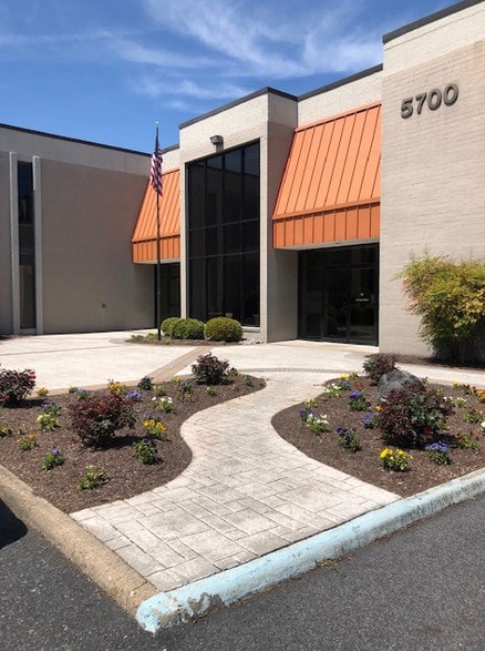 5700 Thurston Ave, Virginia Beach, VA à louer - Photo du bâtiment - Image 2 de 7
