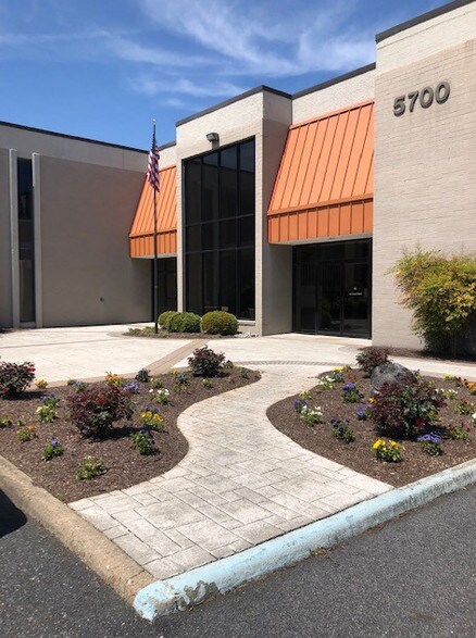 5700 Thurston Ave, Virginia Beach, VA à louer - Photo du bâtiment - Image 2 de 7