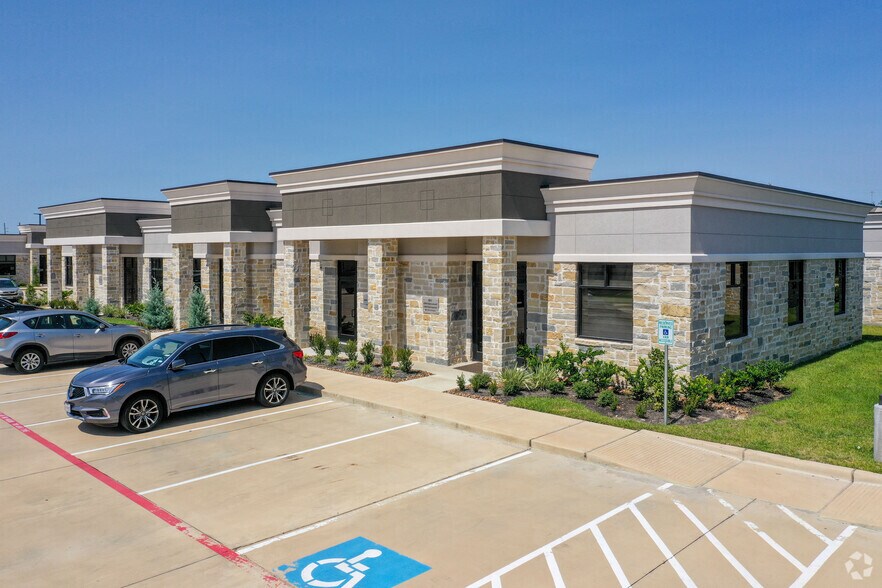 633 E Fernhurst Dr, Katy, TX à vendre - Photo du bâtiment - Image 3 de 25