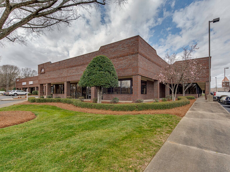 600 Towne Centre Blvd, Pineville, NC for lease - Building Photo - Image 2 of 8