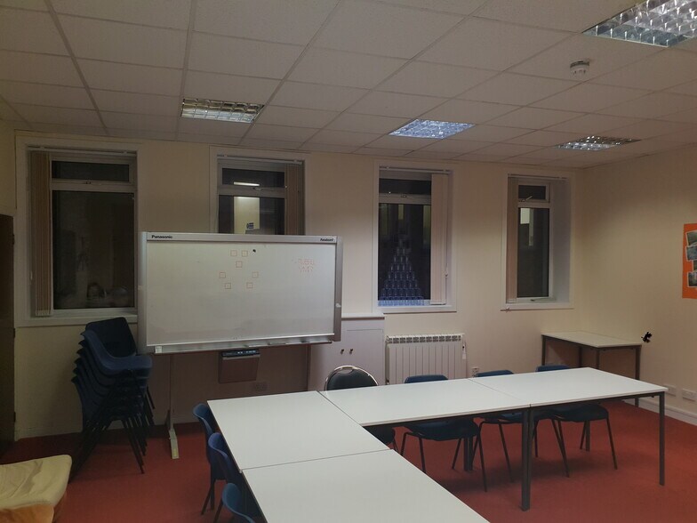 43 John Finnie St, Kilmarnock à vendre - Photo du bâtiment - Image 2 de 6