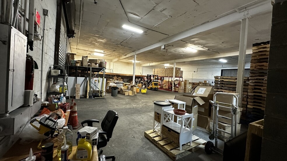 530 Ray St, Freeport, NY for lease - Building Photo - Image 3 of 16