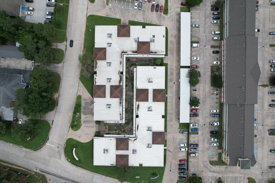 200 Valleywood Dr, Spring, TX à vendre - Photo du bâtiment - Image 3 de 10