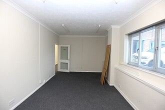 1 Warneford Av, Ossett à louer Photo intérieure- Image 2 de 3