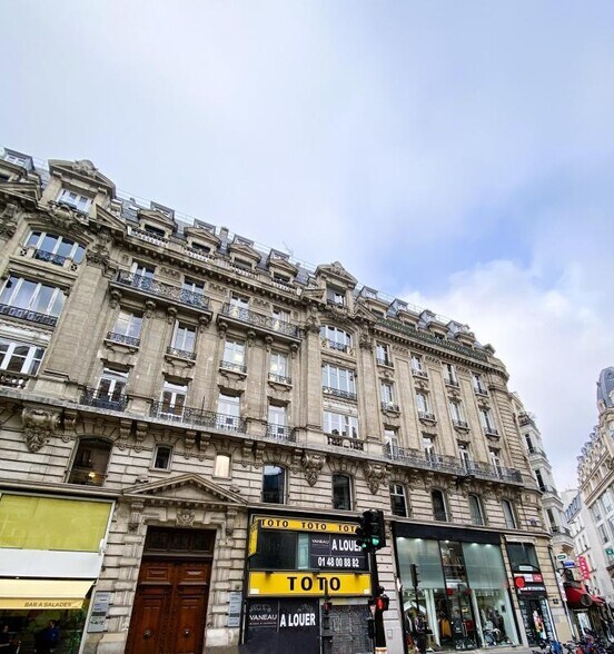 Retail in Paris for lease - Building Photo - Image 1 of 10