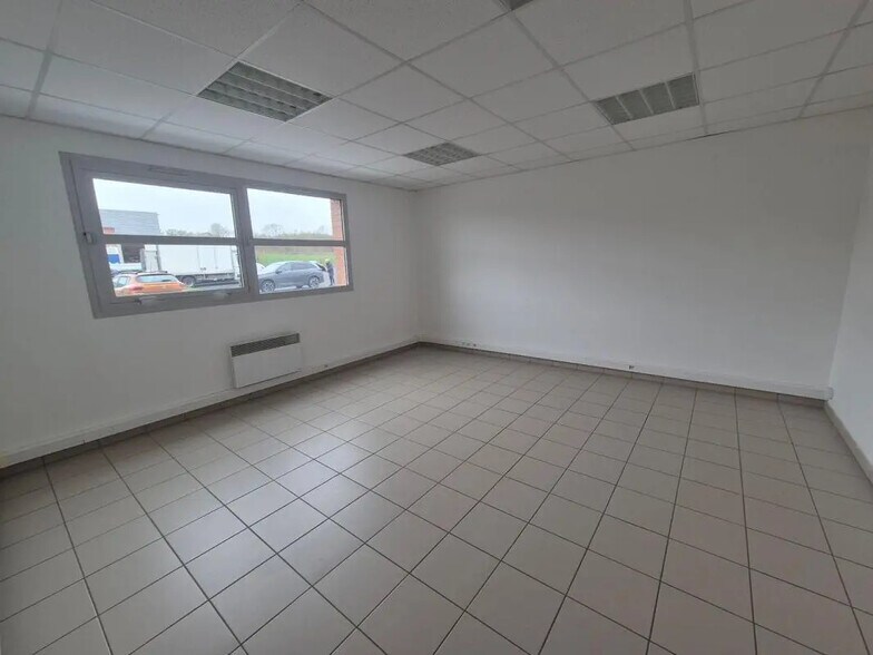 Flex in Chambly for lease - Interior Photo - Image 3 of 7