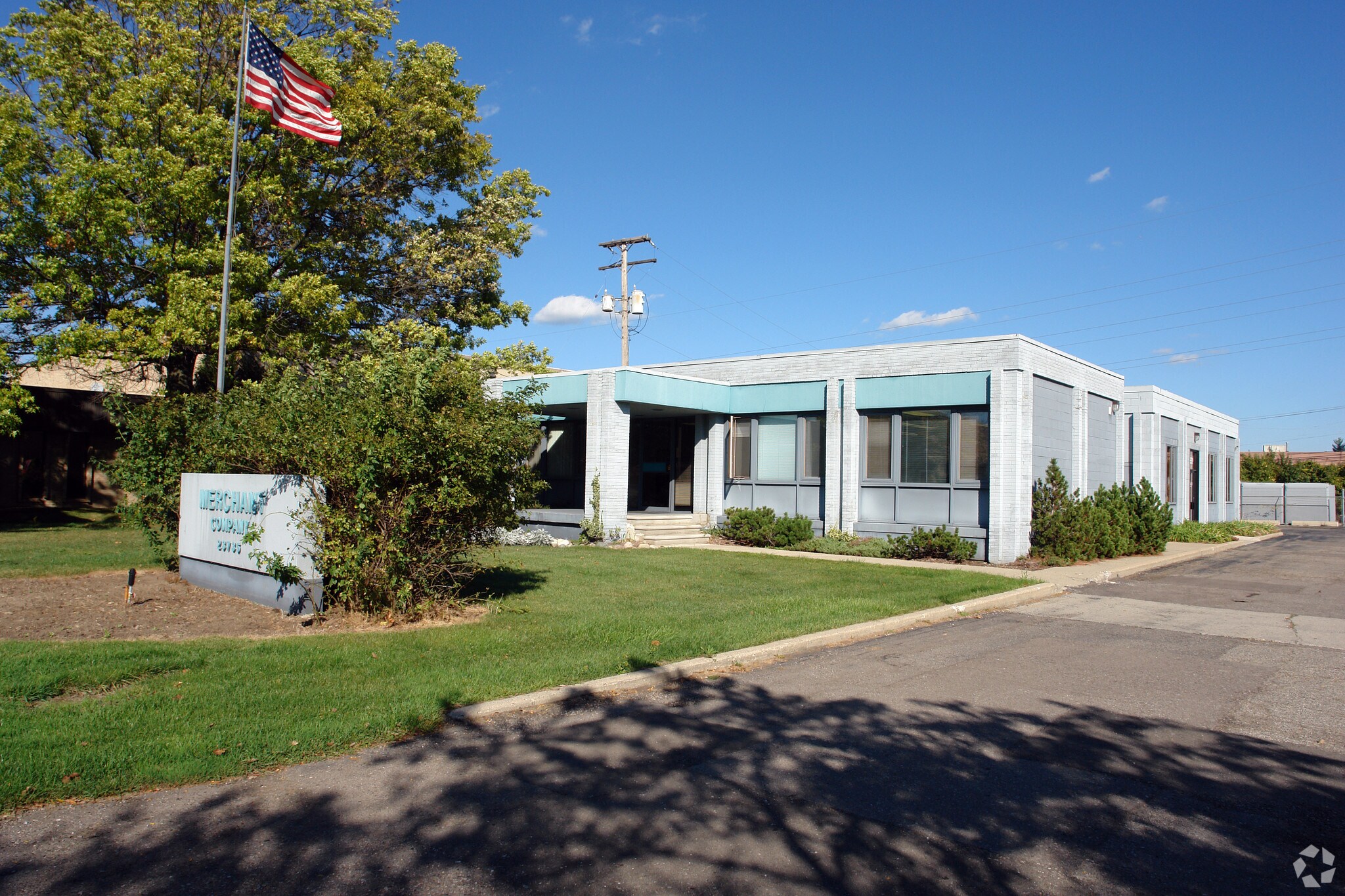 23735 Research Dr, Farmington Hills, MI à louer Photo du bâtiment- Image 1 de 3