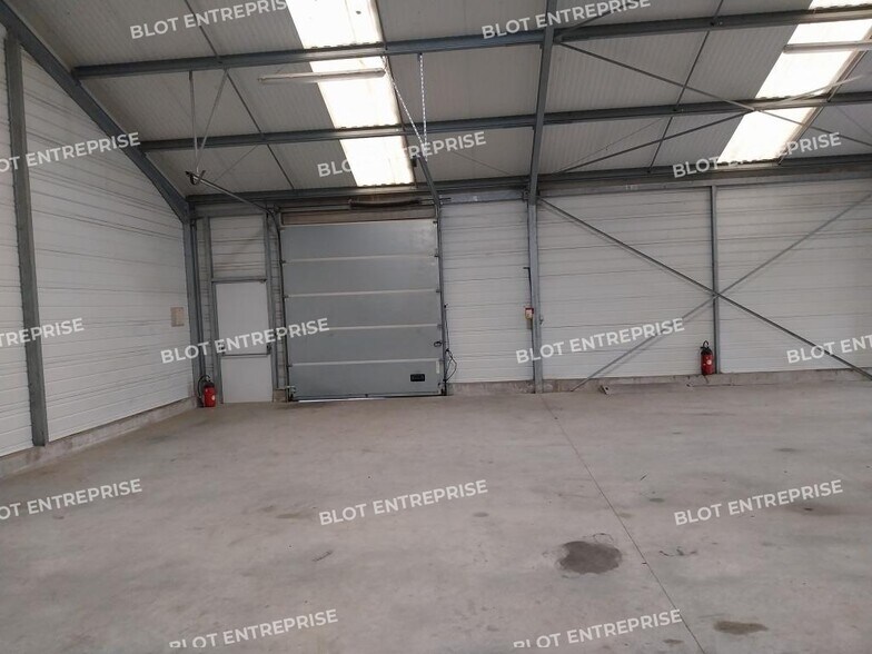 Flex in Saint-Évarzec for lease - Interior Photo - Image 3 of 8