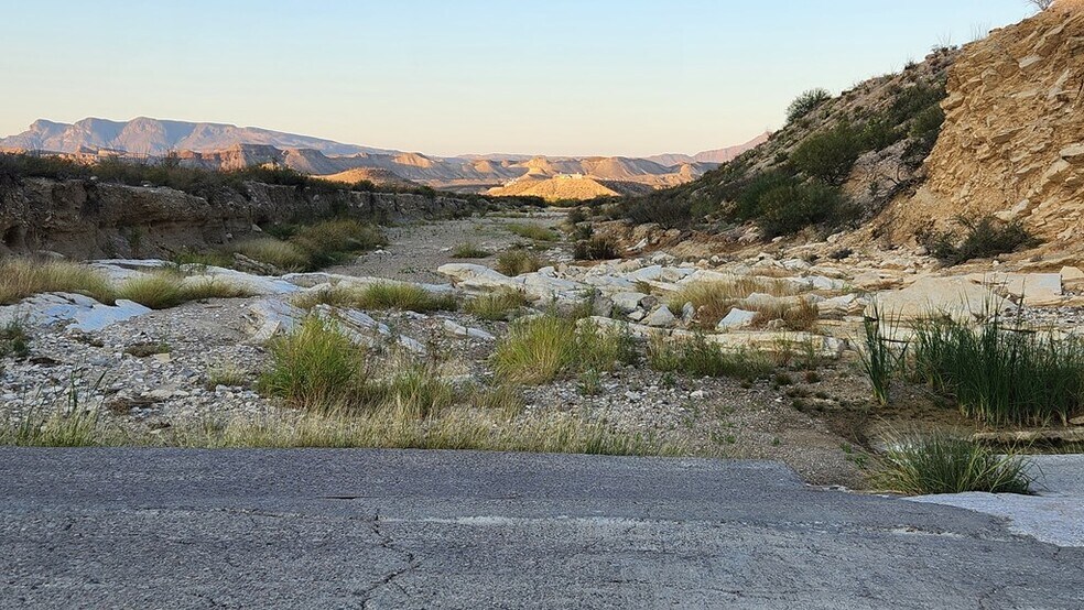 00 Las Montanas St, Lajitas, TX à vendre - Photo du bâtiment - Image 2 de 6