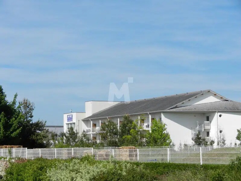 Office in Saint-Michel-sur-Orge for lease Building Photo- Image 1 of 9
