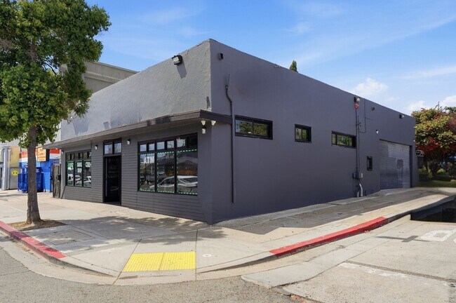 Plus de détails pour 2692 Imperial Ave, San Diego, CA - Commerce de détail à vendre