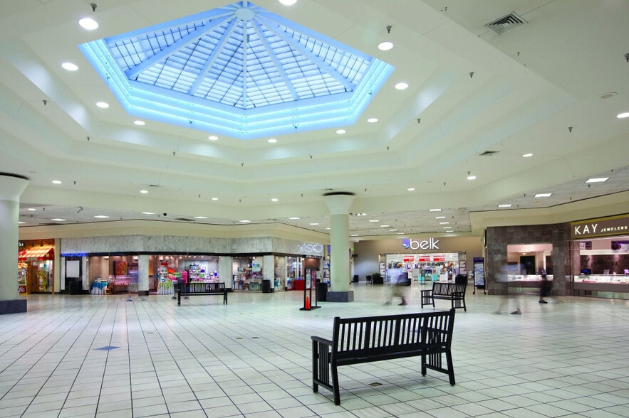 100 Mall Blvd, Brunswick, GA for lease - Building Photo - Image 3 of 12
