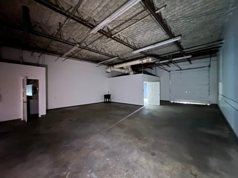 4161-4215 S 33rd West Ave, Tulsa, OK for lease - Building Photo - Image 2 of 9