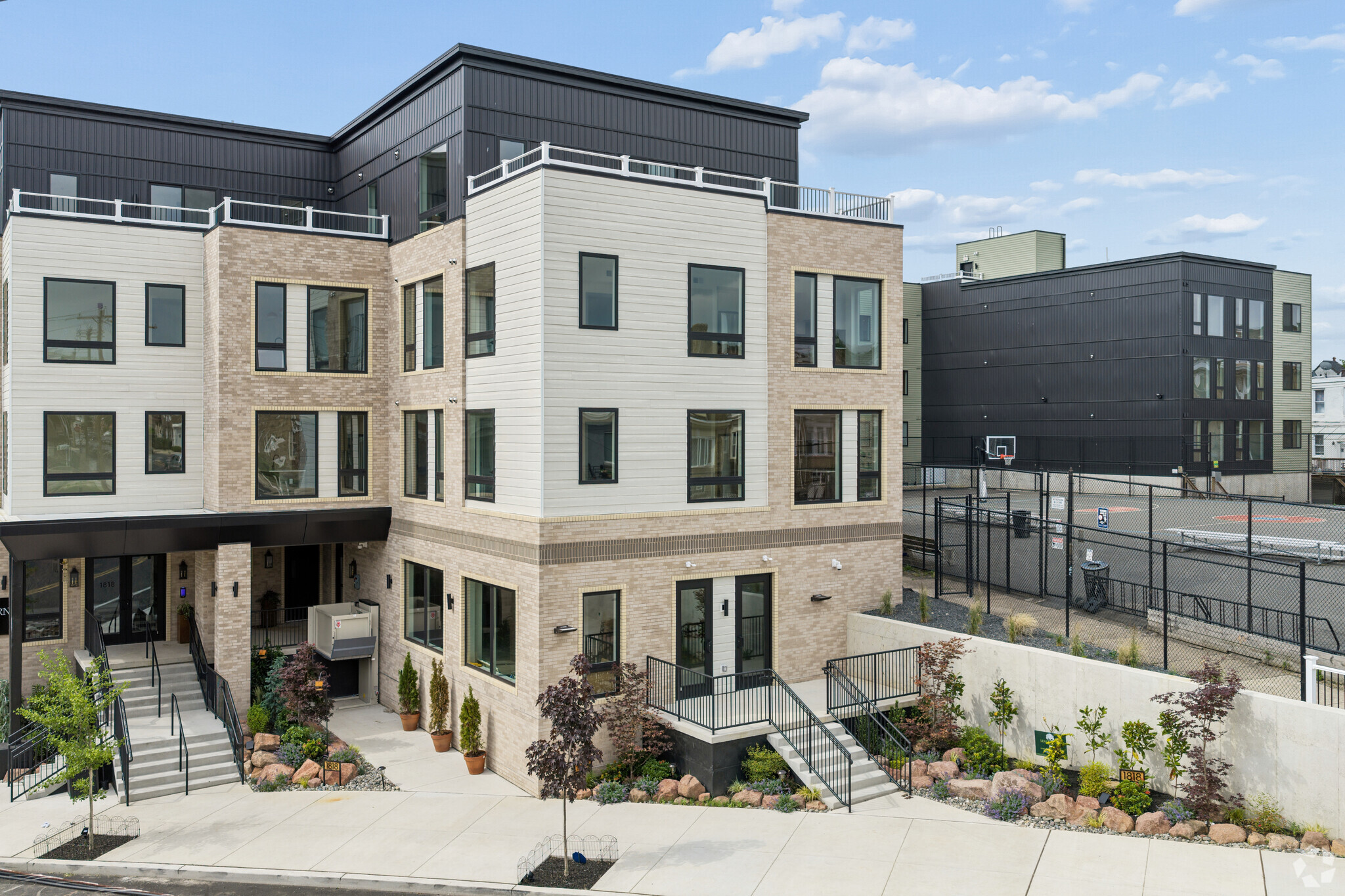 1818 N 53rd St, Philadelphia, PA for lease Primary Photo- Image 1 of 33