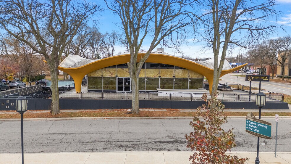 77 S Main St, Mount Clemens, MI à vendre - Photo du bâtiment - Image 2 de 5