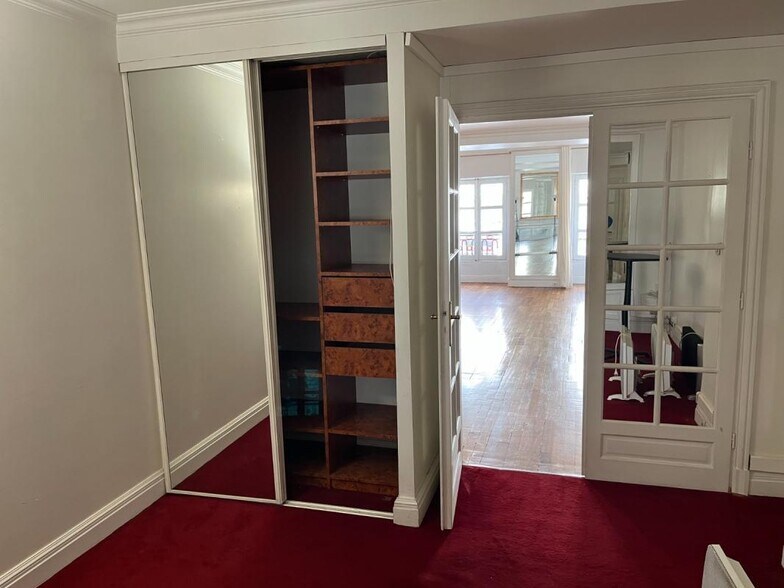 Office in Bordeaux for sale - Interior Photo - Image 2 of 8