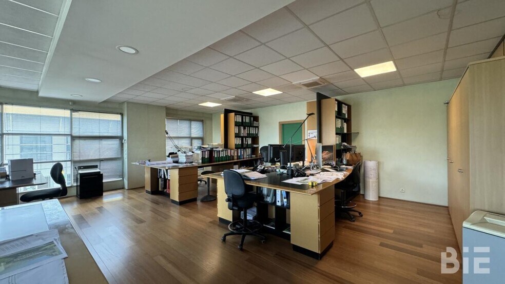 17 Avenue Des Mondaults, Floirac for lease - Interior Photo - Image 3 of 5