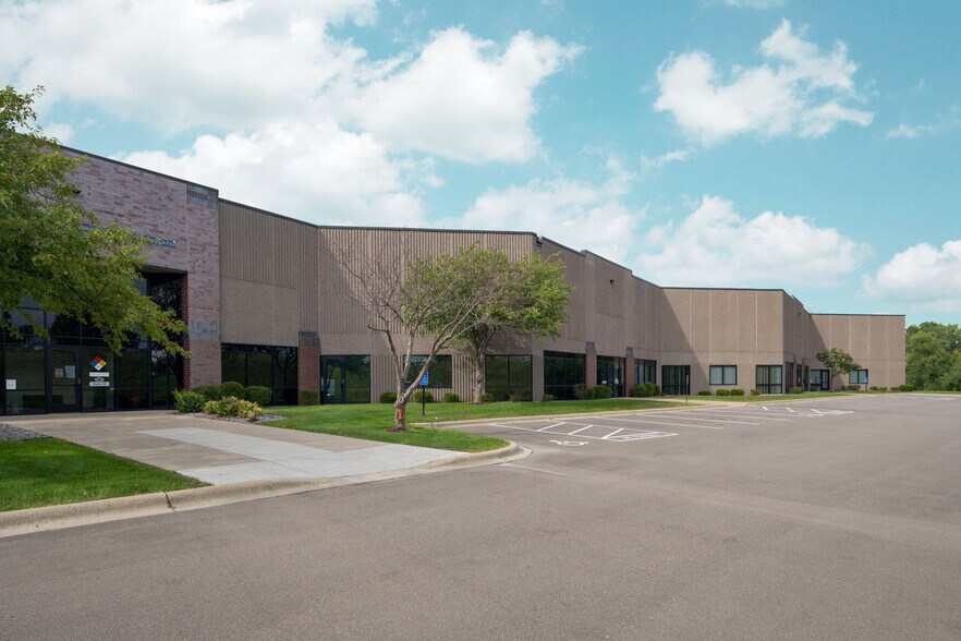 601 Campus Dr, New Brighton, MN for lease - Building Photo - Image 3 of 10