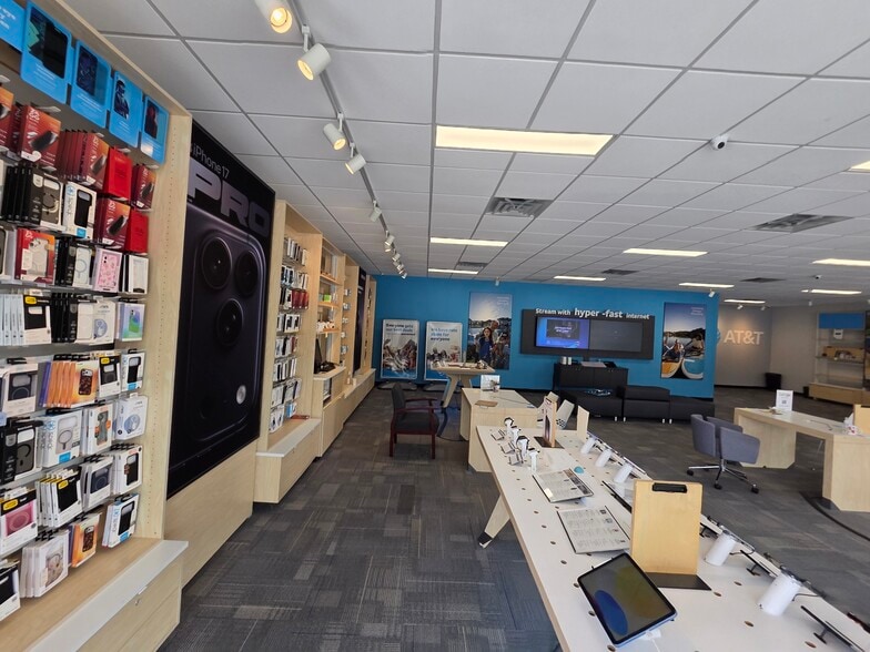 8020 McGinnis Ferry Rd, Suwanee, GA for lease - Building Photo - Image 3 of 6