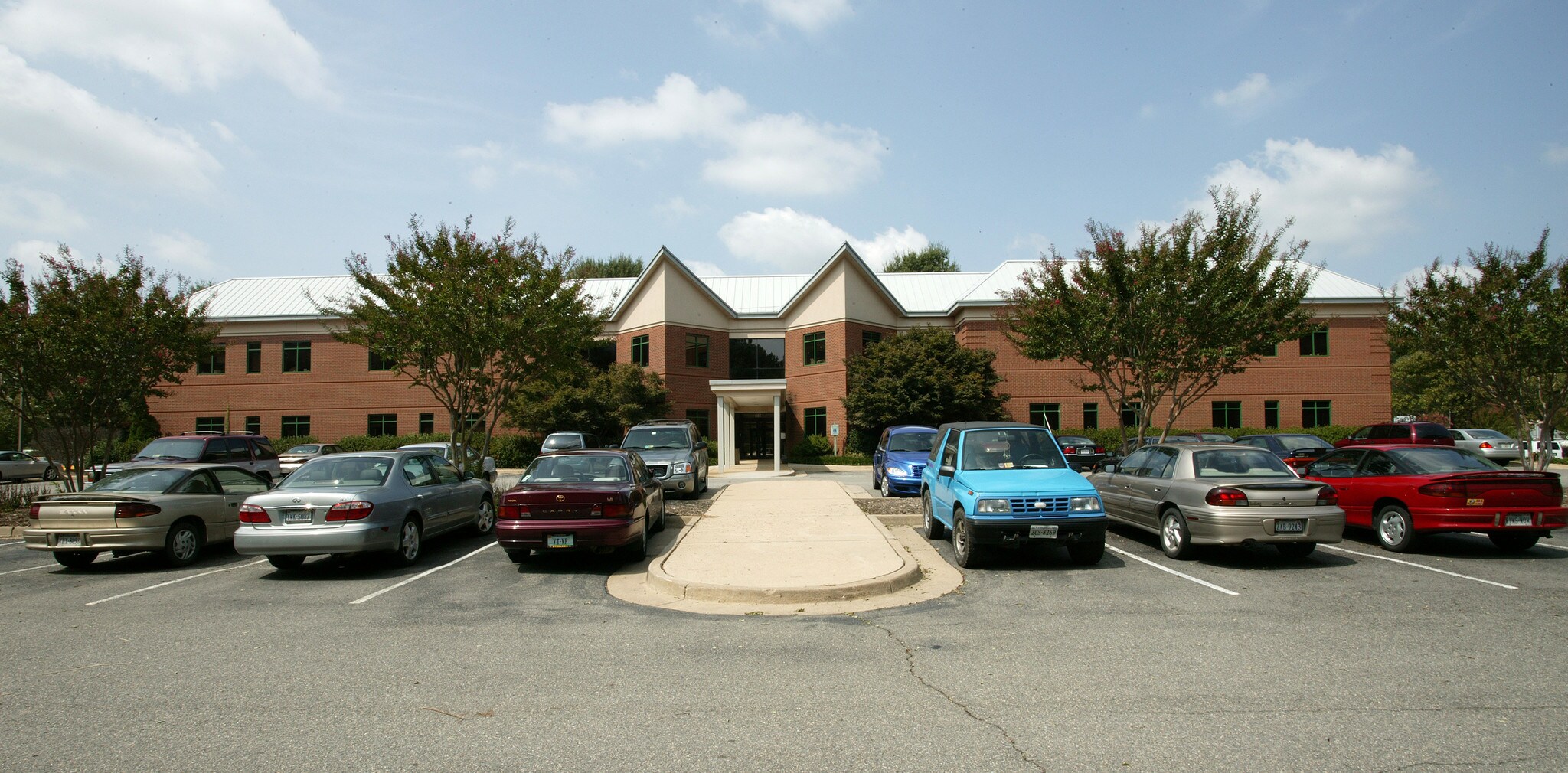 681 Hioaks Rd, Richmond, VA for lease Building Photo- Image 1 of 3
