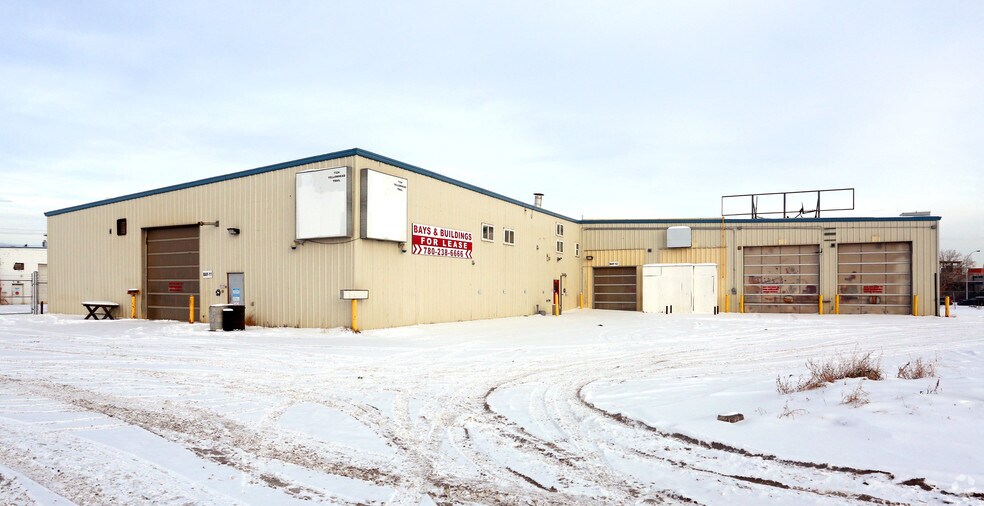 7324 Yellowhead Trl NW, Edmonton, AB à vendre - Photo du bâtiment - Image 1 de 1