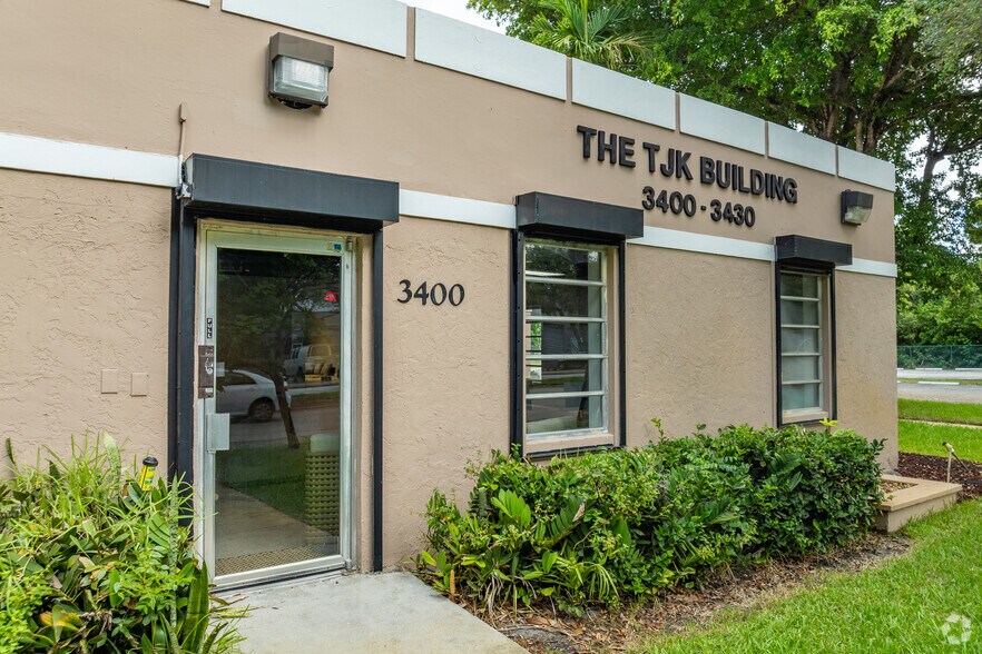3410-3430 N 29th Ave, Hollywood, FL à louer - Photo du bâtiment - Image 3 de 5