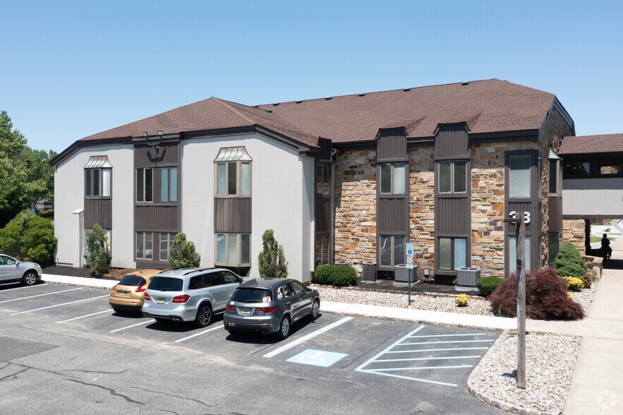 615 Hope Rd, Eatontown, NJ à louer - Photo du bâtiment - Image 3 de 5