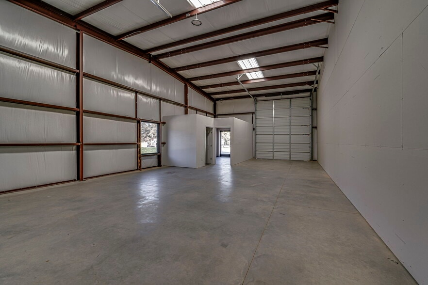 6029 Conveyor Dr, Cleburne, TX for lease - Interior Photo - Image 2 of 4
