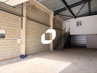 Plus de détails pour Local d'activités à louer