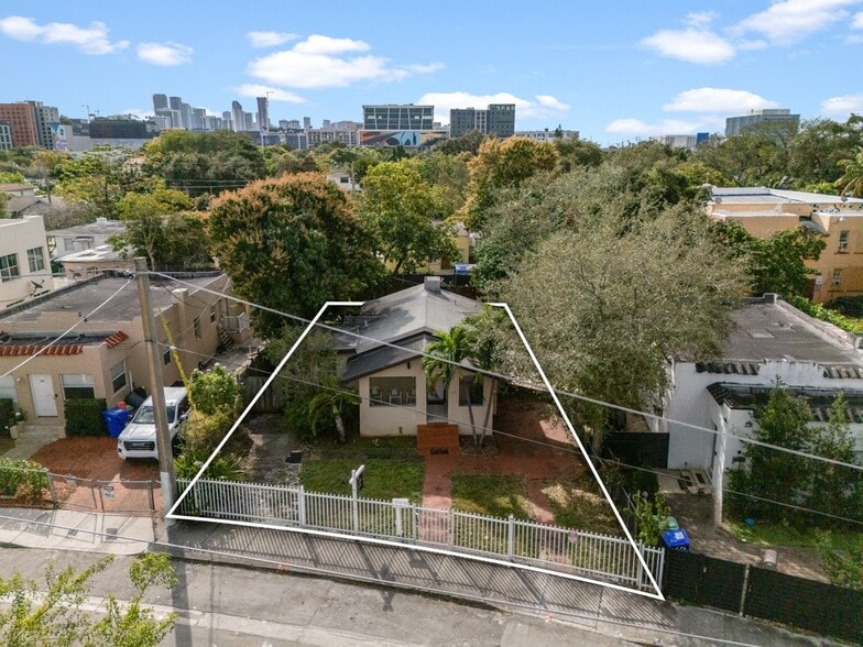 260 NW 27th St, Miami, FL for sale - Building Photo - Image 2 of 10