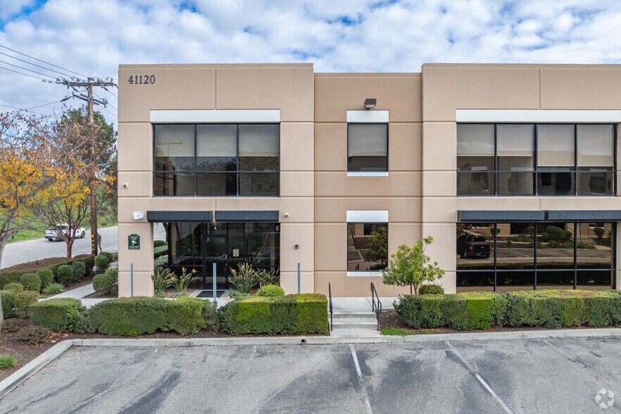 41120 Elm St, Murrieta, CA à louer - Photo du bâtiment - Image 3 de 5
